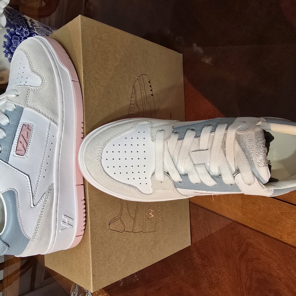 VINTAGE HAVANA White and Pink Sneakers Size 6.5 VINTAGE HAVANA NWT